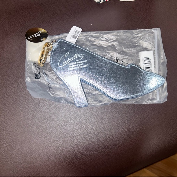 Cinderella Bath and Body Works X Disney: Coin Purse Keychain. Brand New-2025 - Picture 2 of 9